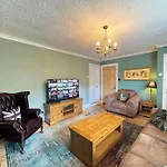 Hartley Retreat, Luxury Spacious Family Holiday home *